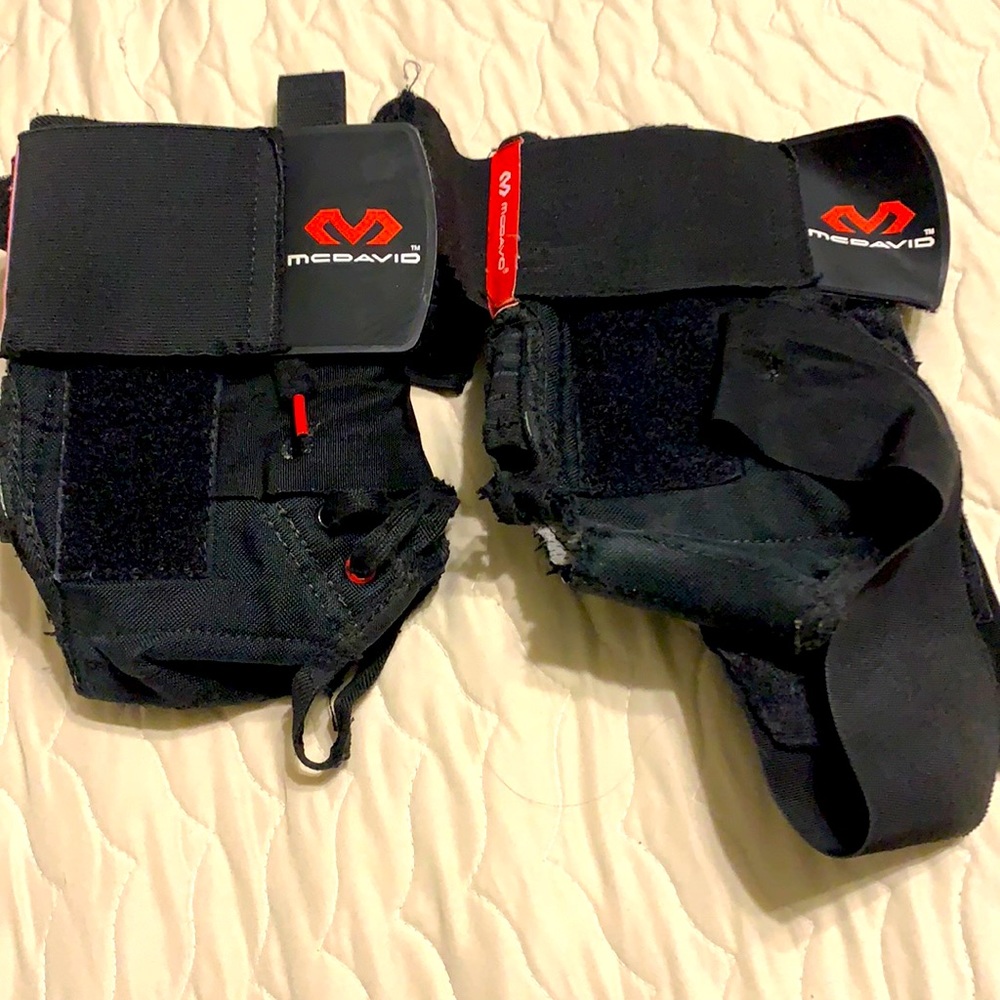 McDavid ankle braces size Small